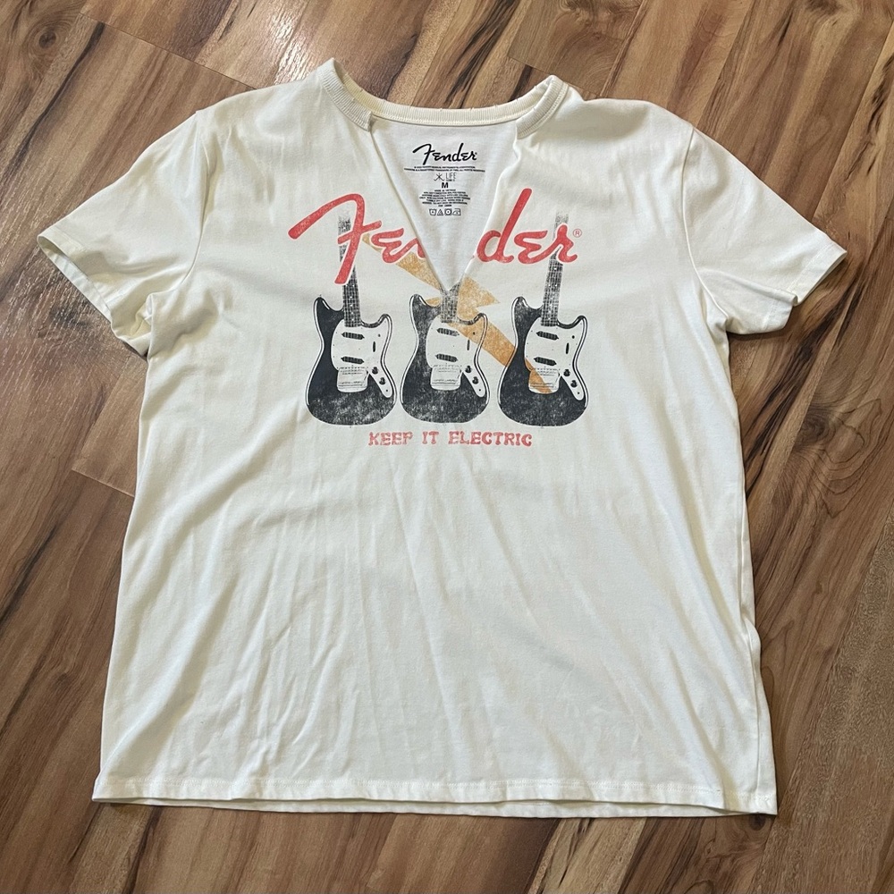 Fender Electric Guitar V-Neck Graphic Tee Sz M